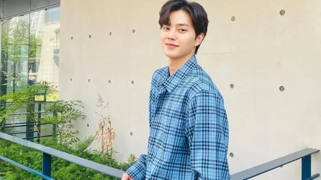 Song Kang (instagram.com/@songkang_b)