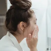 Agar kulitmu memancarkan aura awet muda, coba lakukan 3 cara sederhana untuk merawat kulit berikut ini (Foto: Pexels.com/Miriam Alonso)