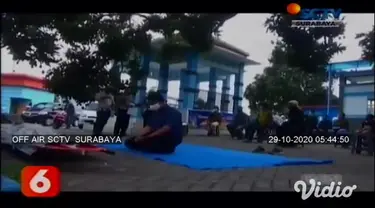 Satlantas Polres Tulungagung, Jawa Timur menerapkan sanksi unik dalam Operasi Zebra Semeru 2020 . Para pelanggar lalu lintas dihukum dengan melaksanakan salat ghoib untuk korban kecelakaan.