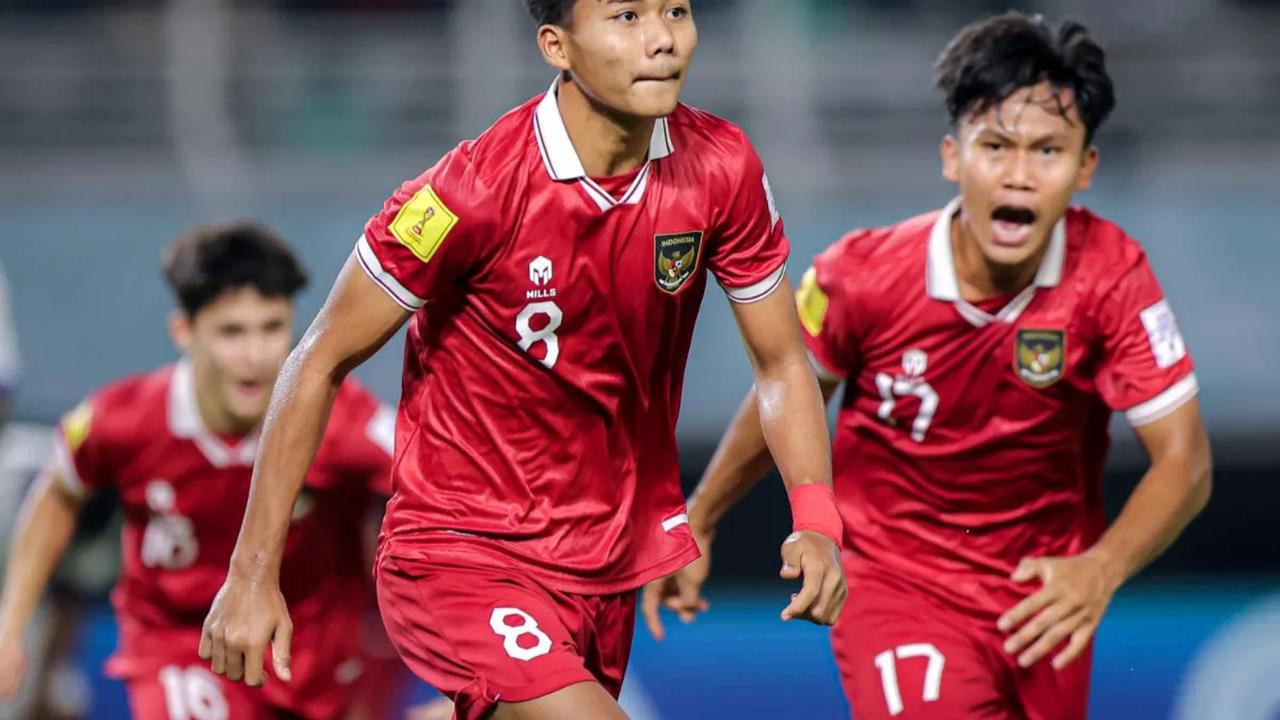 Aksi penyerang Timnas Indonesia U-17, Arkhan Kaka mencuri perhatian setelah menjadi pahlawan untuk Timnas Indonesia U-17 saat pertandingan melawan Panama U-17 dalam matchday 2 Grup A Piala Dunia U-17 2023 di Stadion Gelora Bung Tomo, Surabaya, Senin (13/1