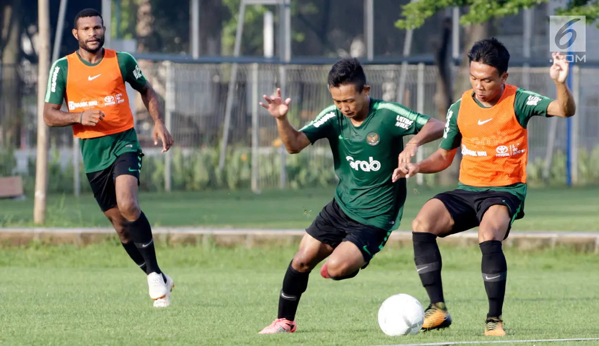 Pemain Timnas Indonesia U-22, Sani Rizki Fauzi, saat latihan di Lapangan ABC, Senayan, Jakarta, Jumat (11/1). Latihan sekaligus seleksi pemain ini untuk persiapan turnamen Piala AFF U-22. (Bola.com/M Iqbal Ichsan)