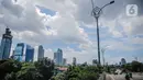 Pemandangan gedung-gedung perkantoran di kawasan Kuningan, Jakarta, Kamis (2/4/2020). Dinas Lingkungan Hidup DKI Jakarta menyatakan adanya perbaikan kualitas udara Ibu Kota karena penerapan work from home untuk mencegah meluasnya penyebaran virus corona COVID-19. (Liputan6.com/Fazial Fanani)