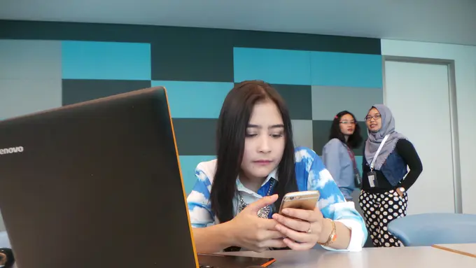 Prilly Latuconsina