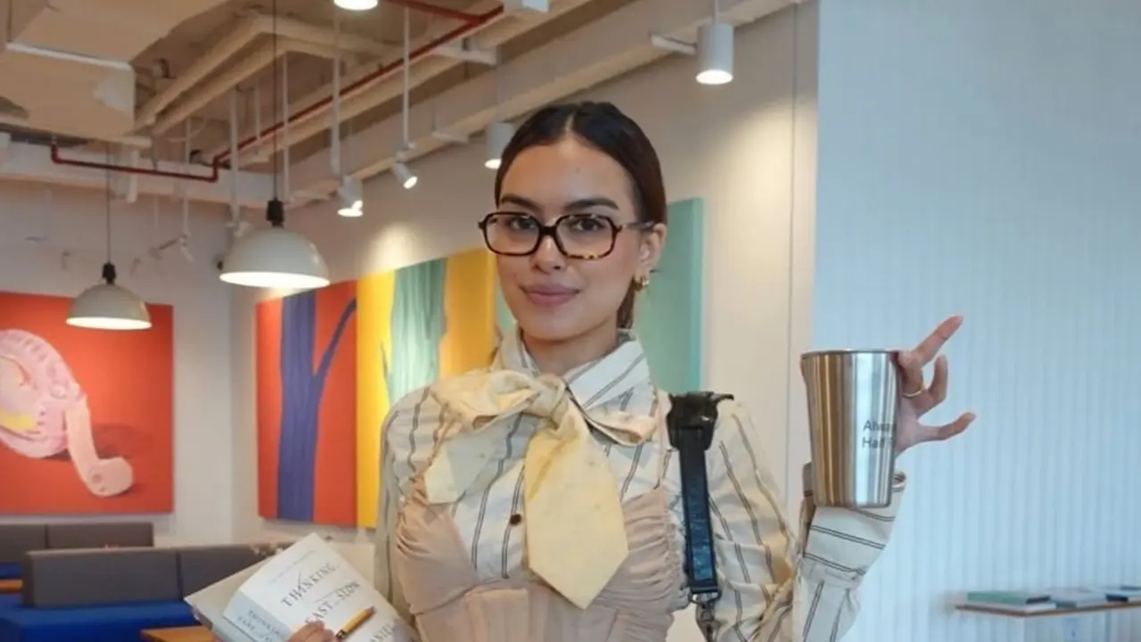Eva Celia Hadirkan Gaya 80s-90s dengan Sentuhan Kekinian (Instagram/@evacelia)