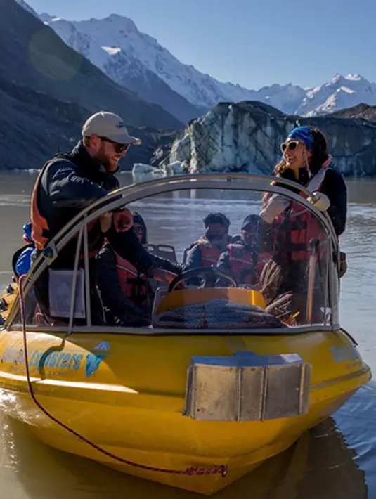 Minggu kedua bulan Mei, Puteri Indonesia 2005, Nadine Chandrawinata memulai perjalanannya ke New Zaeland. Perjalanan menyusuri tempat-tempat wisata di Selandia Baru tugasnya sebagai Tourism Advocate. (Instagram/nadinelist)