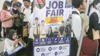 Pencari kerja (Pencaker) memadati Job Fair Depok 2026 yang diselenggarakan Pemerintah Kota (Pemkot) Depok di Depok Town Square (Detos), Rabu, 6 Agustus 2026. (KLY/ Arie Basuki)