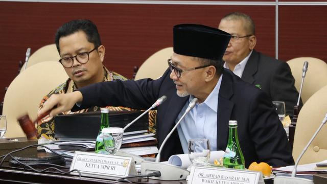 Pimpinan MPR RI dan Pimpinan Fraksi-Fraksi dan Kelompok Anggota DPD di MPR menggelar Rapat Gabungan di Ruang GBHN Gedung Nusantara V MPR/DPR/DPD RI, Senin (23/9/2019).