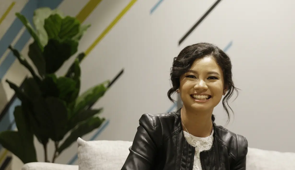 Atlet berkuda Indonesia, Ivana Putri Santosa, memberi keterangan saat konpers di FX Sudirman, Jakarta, Jumat (8/11). Ivana mendapat kesempatan untuk tampil pada Asian Equestrian Federation (AEF) di Qatar pada 2020. (Bola.com/M Iqbal Ichsan)
