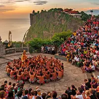 Budaya tari kecak di Bali (foto: comejourney).