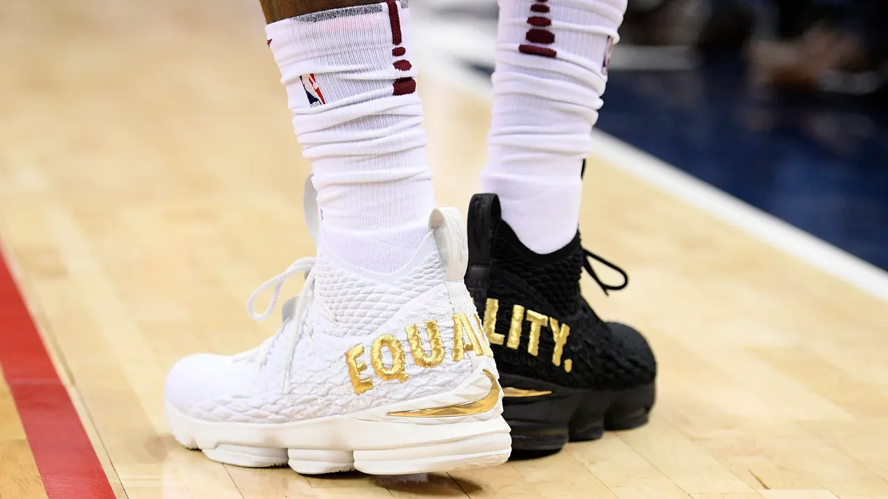 LeBron James Sindir Donald Trump Lewat Sepatu