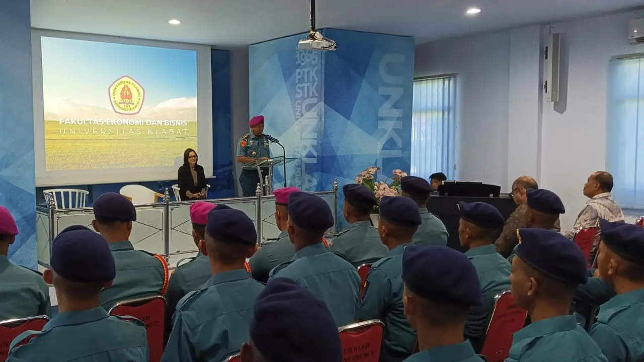 Puluhan siswa Tamtama TNI AL antusias mengikuti berbagai sesi kuliah di kampus Universitas Klabat Airmadidi pada, Senin (28/4/2025).