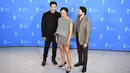 Yoo Teo, Greta Lee, dan John Magaro para bintang Past Lives dalam Festival Film Internasional Berlin 2023.   (Monika Skolimowska/dpa via AP)