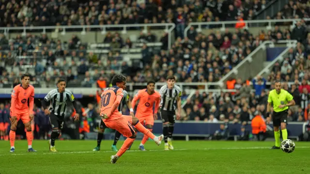 Foto: Lamine Yamal Jadi Juru Selamat Barcelona di Liga Champions, Lesatkan Gol Penyeimbang Lewat Titik Putih