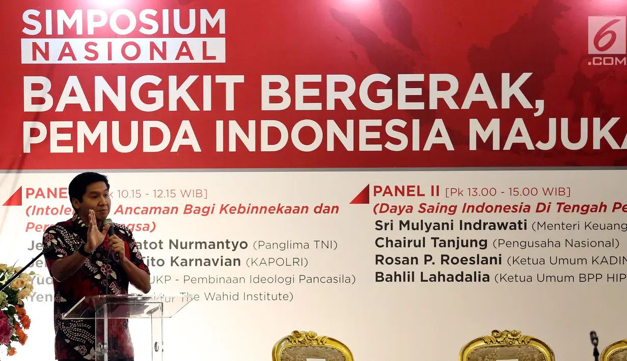 Ketua Umum Taruna Merah Putih Maruarar Sirait memberikan sambutan di acara Simposium Nasional di Jakarta, Senin (14/8). Acara tersebut di gagas oleh Taruna Merah Putih sebagai bentuk dukungan Pancasila sebagai lambang Negara. (Liputan6.com/Johan Tallo)