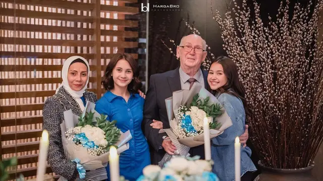 6 Potret Sandrinna Michelle Dinner Bareng Keluarga, Usai 7 Tahun Tak Bertemu Ayah
