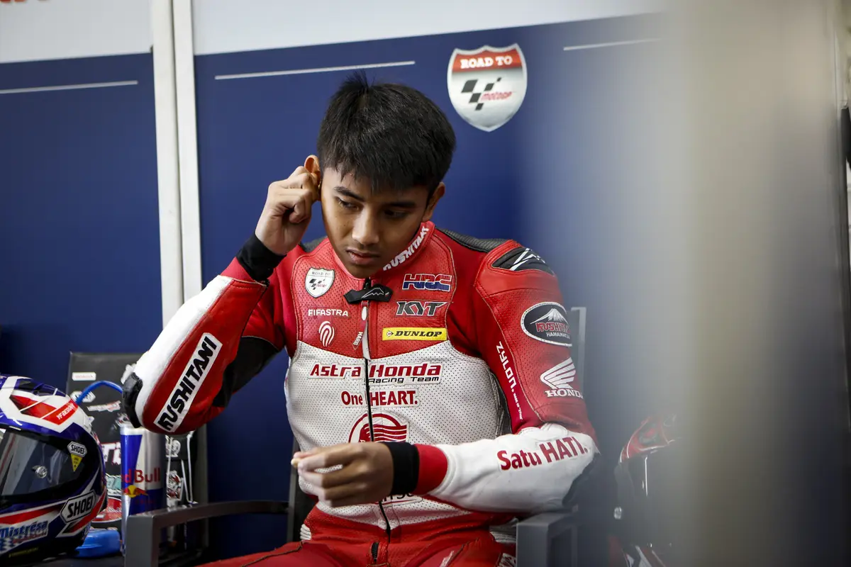 Pembalap Indoensia, Mario Suryo Aji saat tampil pada kualifikasi Moto3 FIM CEV 2019 di Ricardo Tormo, Valencia, (Sabtu 9 November 2019)