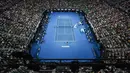 Penenonton memadati tribun saat menyaksikan laga petenis AS, Serena Williams melawan Lucie Safarova (Republik Ceko) di putaran kedua Austalia Open, Melbourne, Australia (19/1). (AFP/Peter Park)