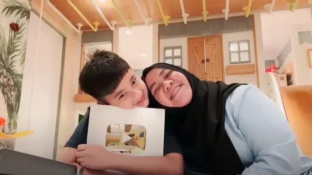 Mbak Lala berterimakasih kepada Rafathar Malik Ahmad atas prestasi yang diraih.