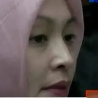 Angelina Sondakh menggunakan hijab saat menjalani sidang korupsi dalam kasus proyek hambalang