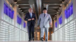 Di Malaysia, Presiden Prabowo melakukan pertemuan bilateral dengan Yang di-Pertuan Agong XVII Sultan Ibrahim dan Perdana Menteri Anwar Ibrahim. (HASNOOR HUSSAIN/POOL/AFP)