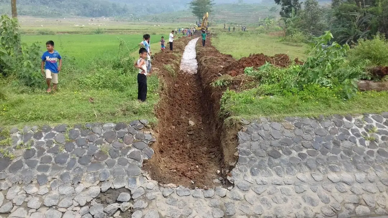 Bendungan Cipamingkis Bogor Jebol