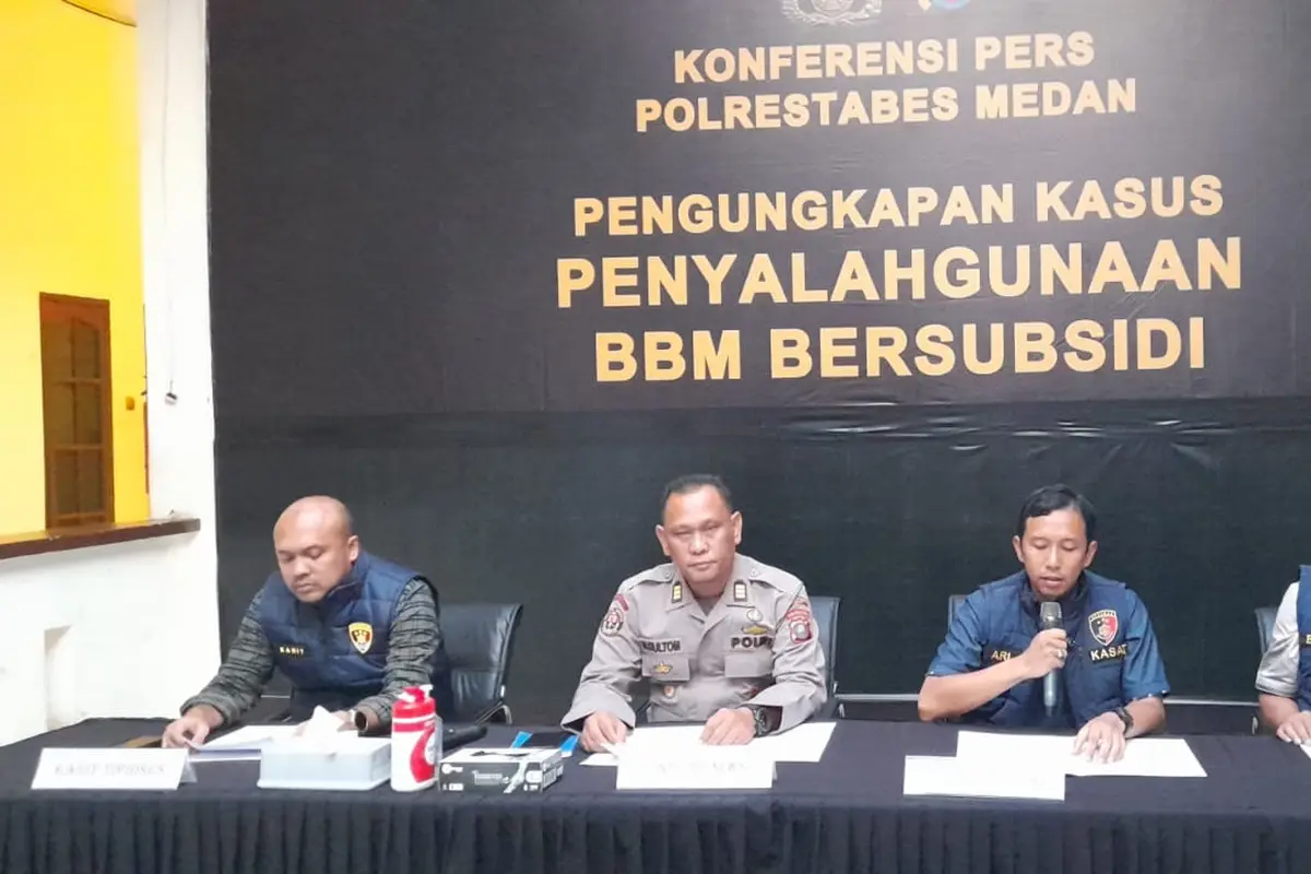 Polrestabes Medan mengungkap sembilan kasus penyalahgunaan dan penimbunan BBM subsidi dengan menangkap 16 tersangka.