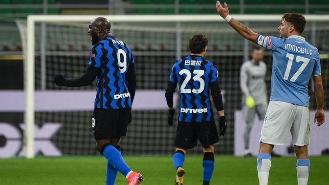 Inter Milan meraih kemenangan 3-1 atas Lazio pada laga pekan ke-22 Serie A di Giuseppe Meazza, Senin (15/2/2021) dini hari WIB. Dua dari tiga gol Inter dicetak Romelu Lukaku. (AFP/Marco Bertorello)