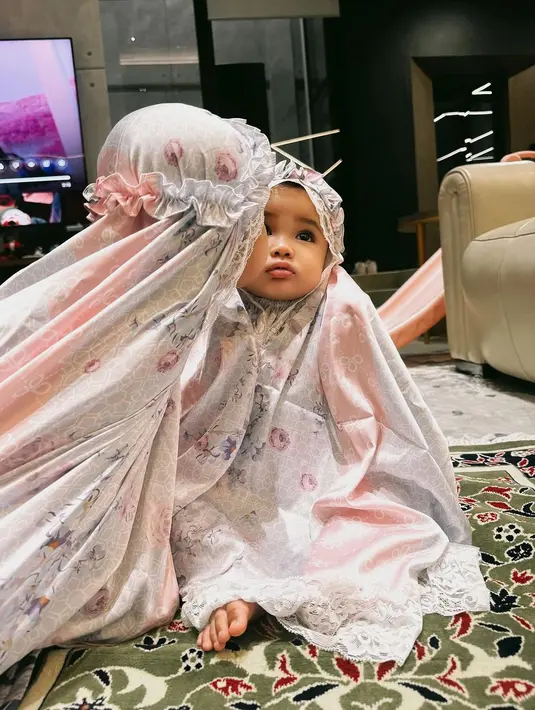 Ameena dan Azura. [Foto: Instagram/attahalilintar]