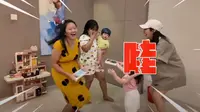 Beri PRT Hadiah iPhone, Pasangan Malaysia Tuai Pujian Netizen (doc: YouTube/@Jeff & Inthira)