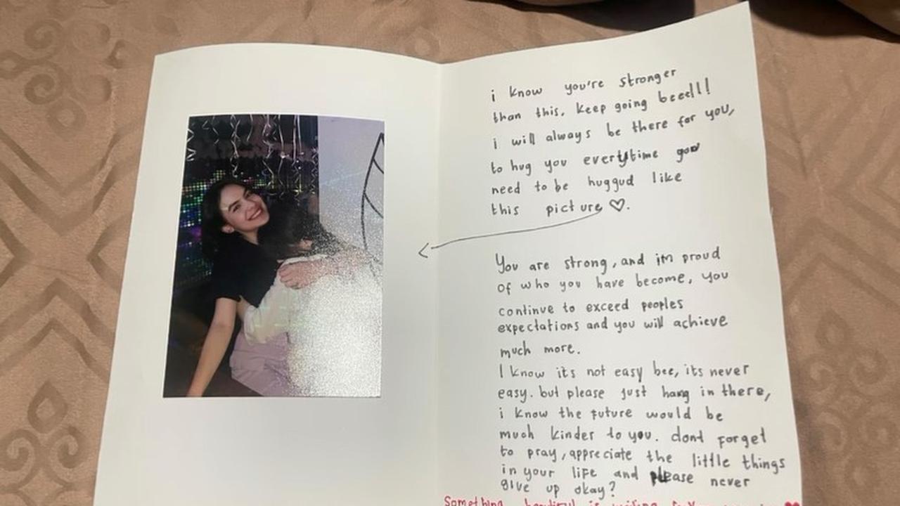 Surat dari Laura ini panjang dan menyentuh, dilengkapi dengan foto cantik Steffi, dan mengungkapkan keyakinan Laura bahwa Steffi adalah sosok yang kuat dan bahwa mendiang akan selalu merasa bangga.<br>