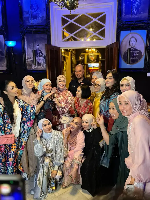 6 Potret Geng Artis Mulan Jameela Buka Puasa Bersama di Resto Ahmad Dhani