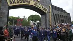 Para anggota kabinet Merah Putih meninggalkan Akademi Militer setelah mengikuti kegiatan retreat di Magelang, Jawa Tengah, Minggu 27 Oktober 2024. (AP Photo/Achmad Ibrahim)
