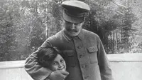 ﻿9-3-1967: Putri Tunggal Diktator Uni Soviet Membelot ke AS (AFP)