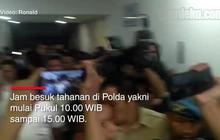 VIDEO: Datang di Luar Jam Besuk, Prabowo Titip Nasi Padang Untuk Lieus dan Eggi