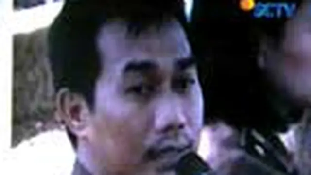 Setelah mangkir dari panggilan polisi, mantan Kepala Seksi Tindak Pidana Umum (Kasi pidum) Kejaksaan Negeri Majene, Sulawesi Barat, akhirnya dijemput paksa oleh polisi di kantornya