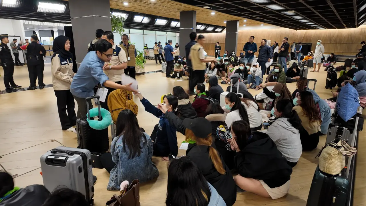 Sebanyak 90 WNI terdampak operasi penindakan pemerintah Myanmar terkait penipuan online dan judi online tiba di Bandara Soekarno-Hatta, Tangerang, Banten, pada Kamis (22/1/2026) pagi.