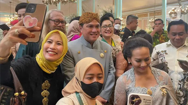 Tamu Antre Salaman dengan Kaesang-Erina