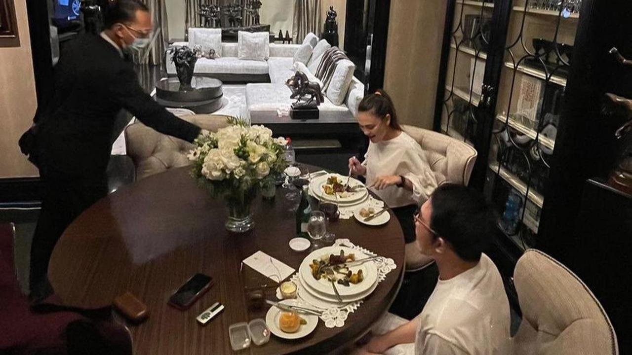 Meja Makan Bundar: Keakraban yang Lebih Dalam