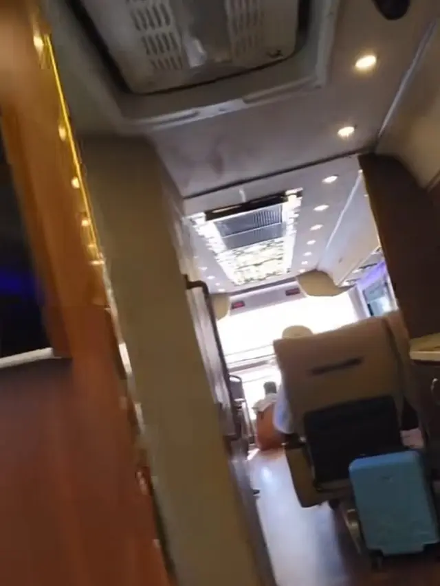 Potret Interior Bus Rombongan Anang Hermansyah