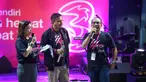 Arsenal sukses memetik 3 angka pada pekan ke-12 Liga Inggris 2023/2024 setelah mengalahkan Burnley di Emirates Stadium, Sabtu (11/11/2023). Hasil itu tentunya disambut gembira para fans The Gunners di penjuru dunia, termasuk para fans Arsenal di Pangkalpinang, Bangka Belitung. Mereka sangat antusias menyaksikan pertandingan itu bersama-sama dalam acara nonton bareng bertajuk Roaring Night yang dipersembahkan oleh jaringan hemat dan cepat Tri. Kafe Stay With Me yang terletak di Pangkalpinang menjadi arena nobar pertandingan itu. Puluhan fans Arsenal pun hadir meramaikan acara dan menikmati pertandingan. (Istimewa)