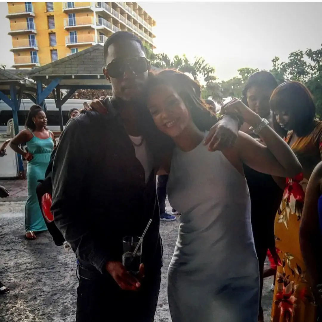 Rihanna saat bersama mendiang sepupunya yang tewas ditembak, Tavon. (Instagram - @badgalriri)