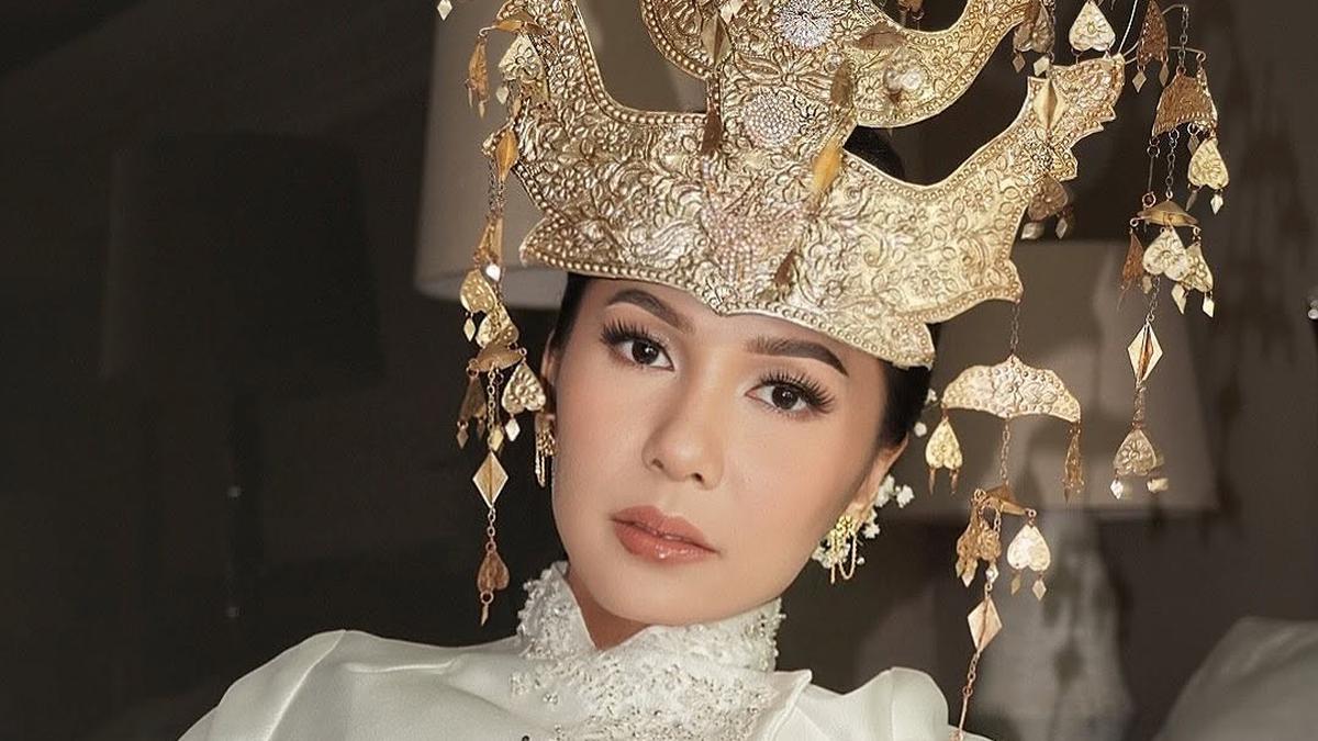 8 Momen Pernikahan Adik Raditya Dika, Kental Adat Mandailing