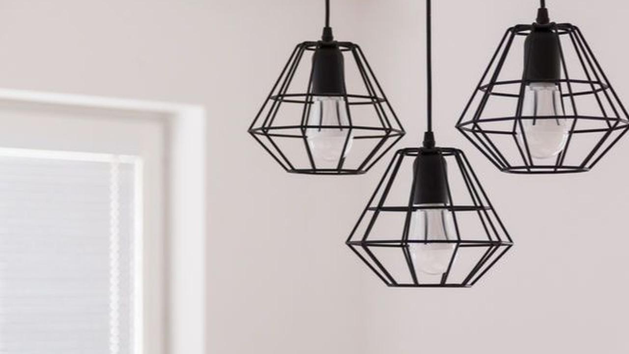 4. Lampu Gantung Sederhana Aesthetic: Elegan dengan Desain Besi