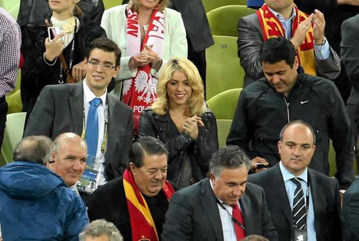 Shakira di tribun Piala Eropa 