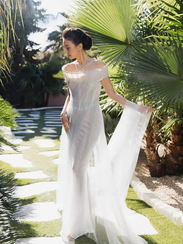 Raline Shah Tampil Bak Bidadari Kenakan Gaun Desainer Lokal di Cannes Film Festival 2024