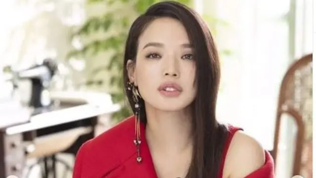 Mantan Pramugari Hong Kong Ungkap 10 Selebritas Paling Ramah di Pesawat