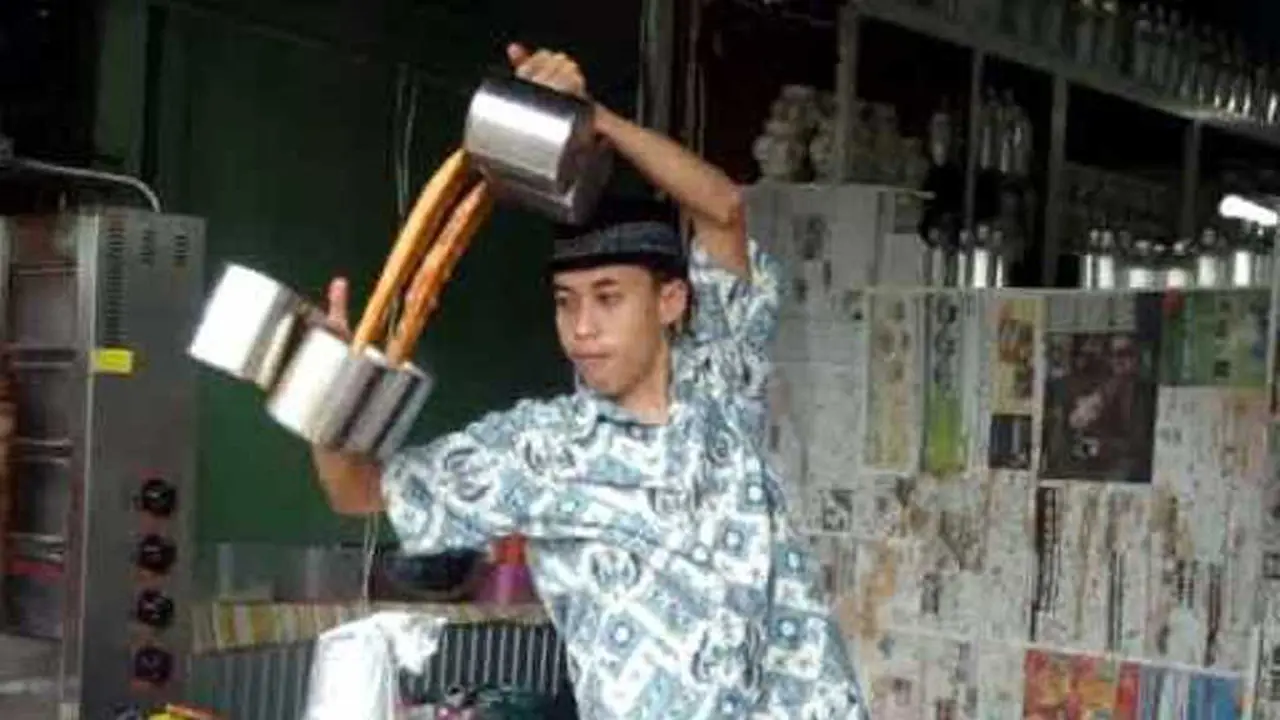 Atraksi Pria Bikin Teh Tarik Ini Bikin Para Penari Balet Minder!