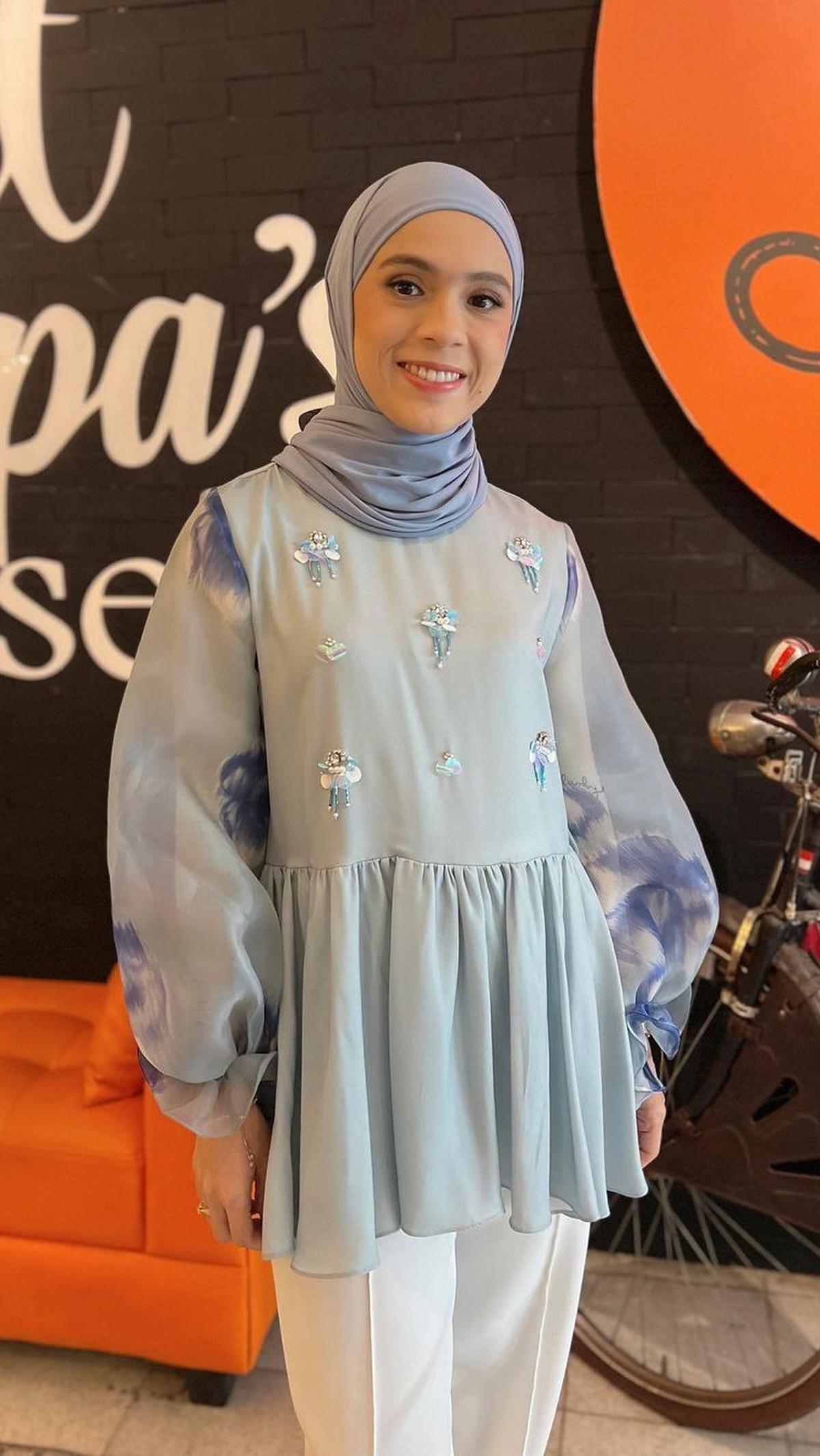 <b>Kombinasi Warna Soft untuk Penampilan tampak Kalem</b>