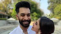 7 Fakta Kisah Cinta Mouni Roy Bintang Naagin, Cinlok dengan Artis hingga Dinikahi Bankir