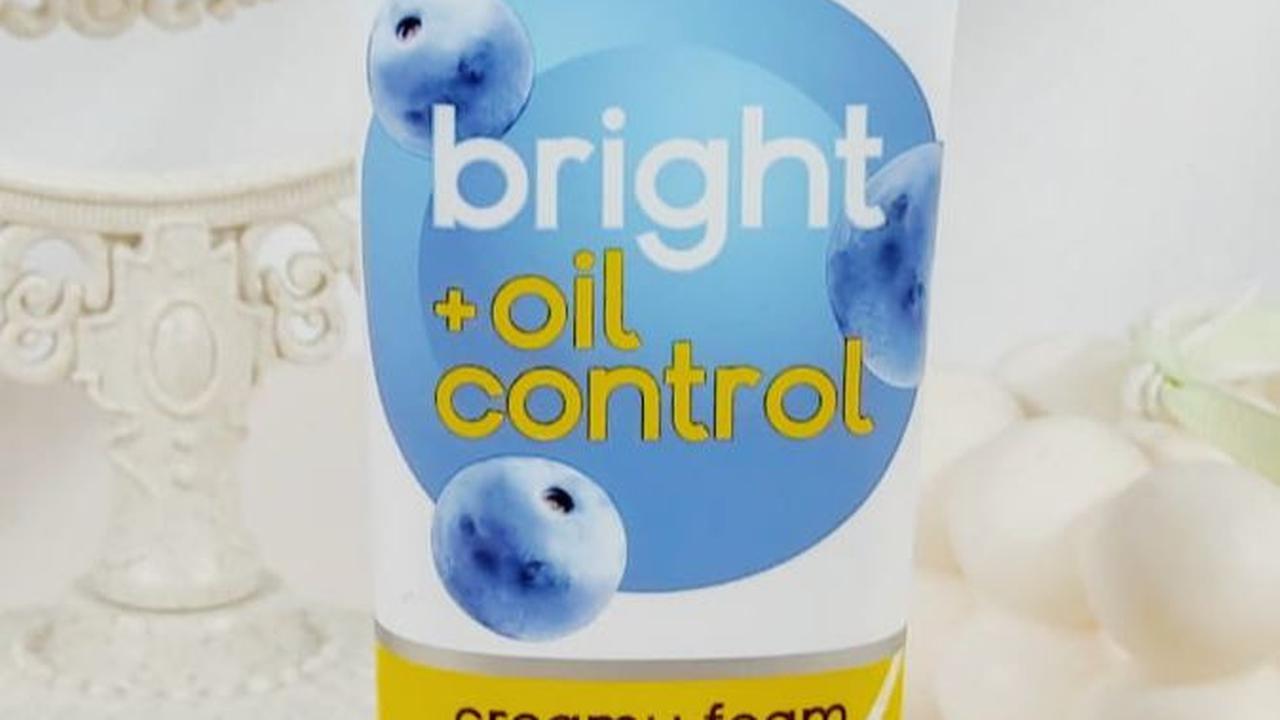 2. Wardah Perfect Bright Creamy Foam Bright + Oil Control<br>